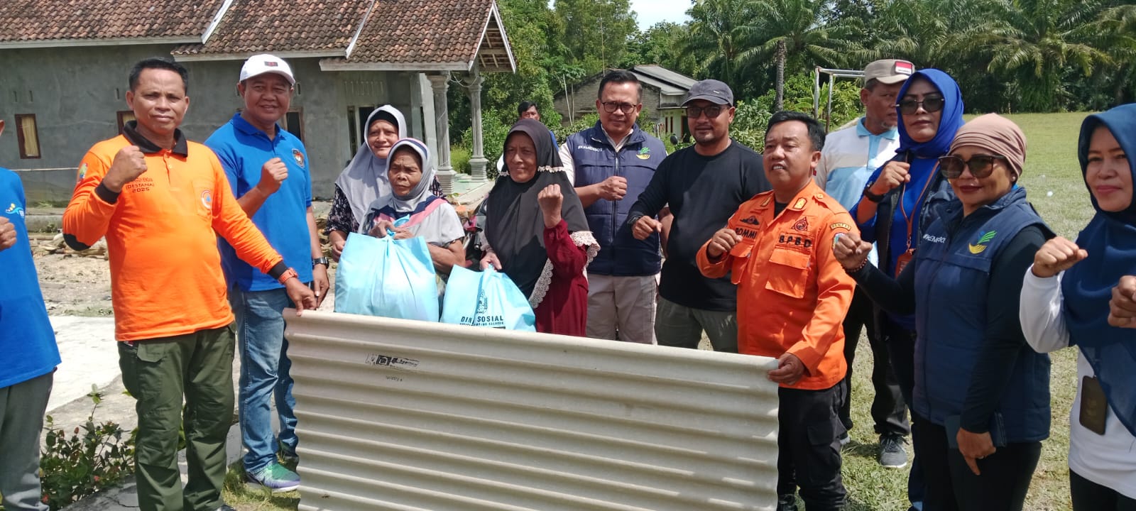BPBD Lampung Selatan dan Jaringan Mitra Salurkan Bantuan Atap ke Warga Terdampak di Sragi dan Penengahan